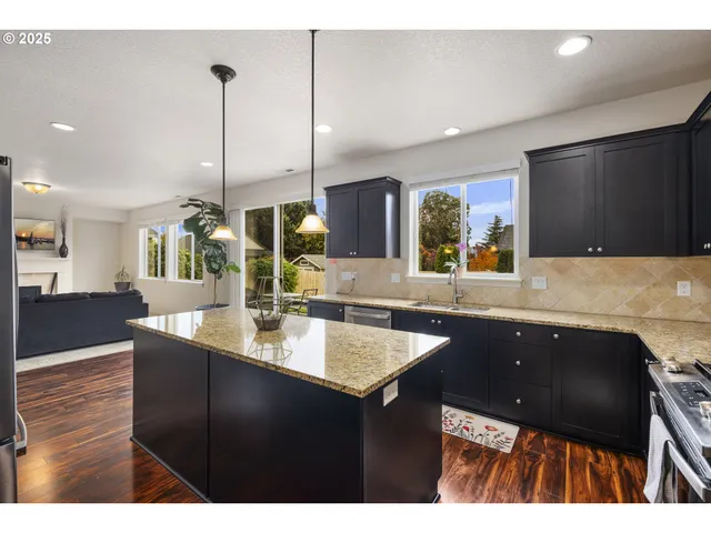 $660,000 | 14001 Northeast 101st Street, Vancouver, WA 98682