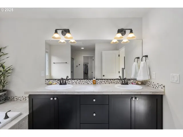 $660,000 | 14001 Northeast 101st Street, Vancouver, WA 98682