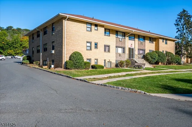 $315,000 | 401 Us Highway, Unit H, Plainfield, NJ 07060