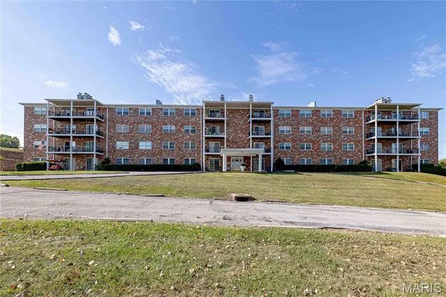 $95,000 | 3107 Garnette Drive, Unit A7, Bridgeton, MO 63044