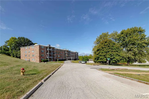 $92,000 | 3107 Garnette Drive, Unit A7, Bridgeton, MO 63044