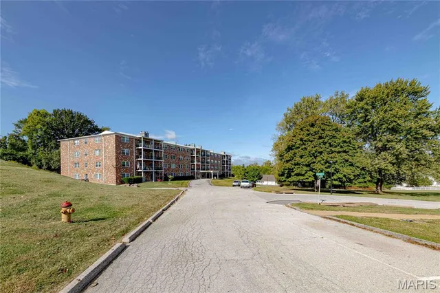 $95,000 | 3107 Garnette Drive, Unit A7, Bridgeton, MO 63044