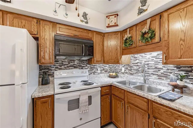 $92,000 | 3107 Garnette Drive, Unit A7, Bridgeton, MO 63044