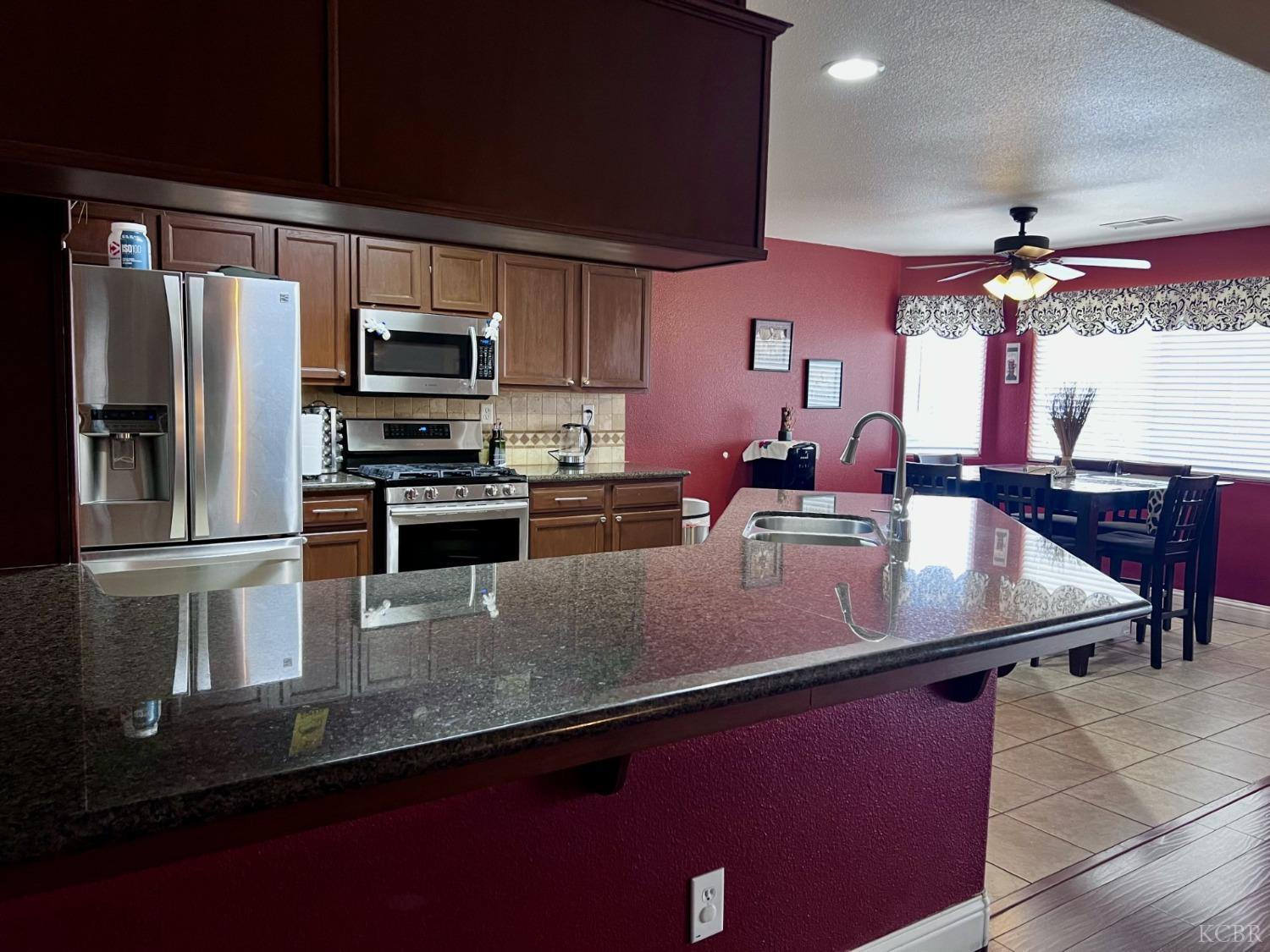 2463 Ranier Way Hanford, CA 93230 - Photo 3 of 30 Gallery Image 3