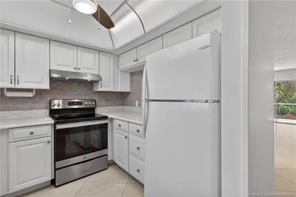 $165,000 | 2950 Southeast Ocean Boulevard, Unit 122, Stuart, FL 34996