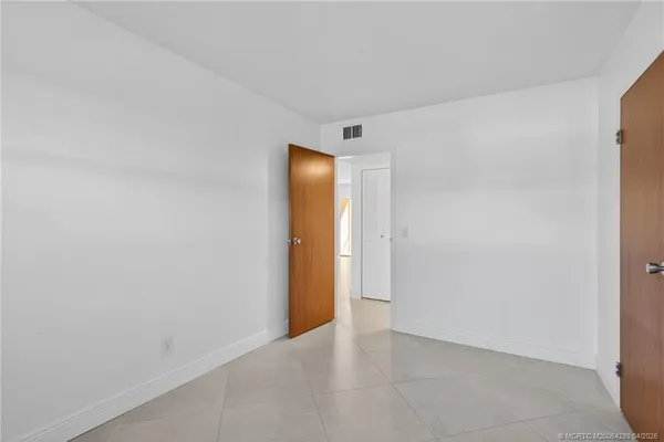 $165,000 | 2950 Southeast Ocean Boulevard, Unit 122, Stuart, FL 34996