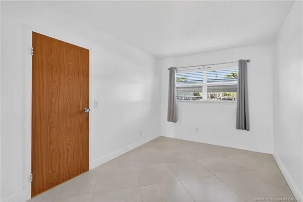 $165,000 | 2950 Southeast Ocean Boulevard, Unit 122, Stuart, FL 34996