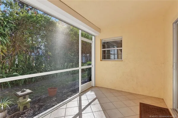 $165,000 | 2950 Southeast Ocean Boulevard, Unit 122, Stuart, FL 34996