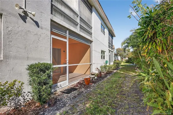 $165,000 | 2950 Southeast Ocean Boulevard, Unit 122, Stuart, FL 34996