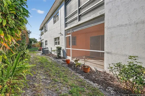 $165,000 | 2950 Southeast Ocean Boulevard, Unit 122, Stuart, FL 34996