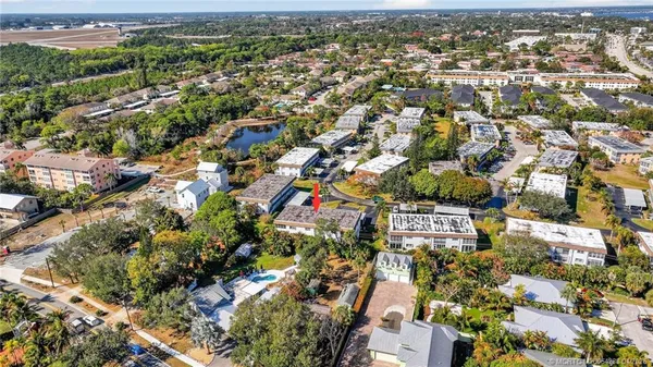 $165,000 | 2950 Southeast Ocean Boulevard, Unit 122, Stuart, FL 34996