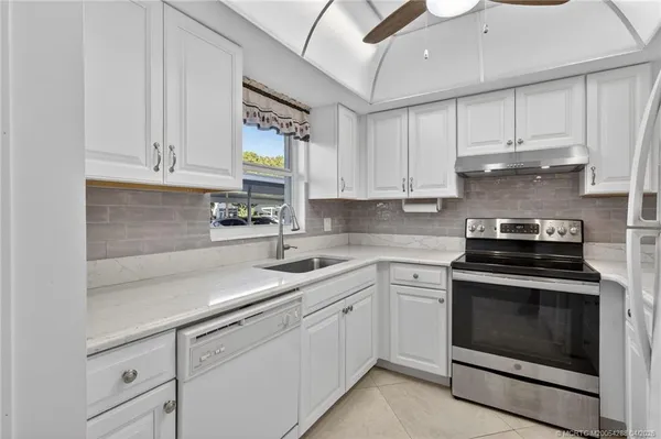 $165,000 | 2950 Southeast Ocean Boulevard, Unit 122, Stuart, FL 34996