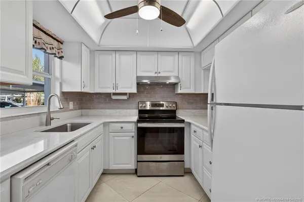 $165,000 | 2950 Southeast Ocean Boulevard, Unit 122, Stuart, FL 34996