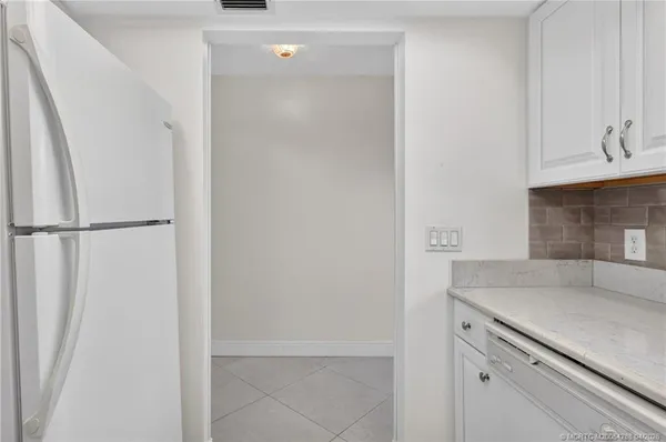 $165,000 | 2950 Southeast Ocean Boulevard, Unit 122, Stuart, FL 34996