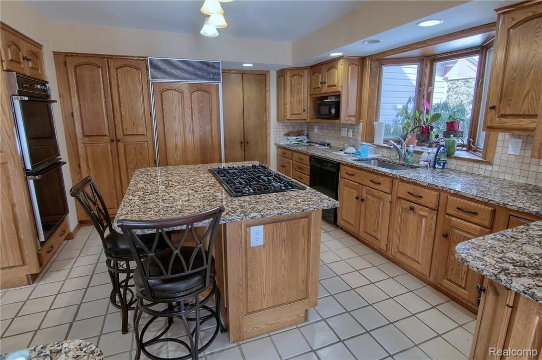 10175 Groh Road Grosse Ile, MI 48138 - Photo 23 of 39 10-Kitchen 2nd View.jpg