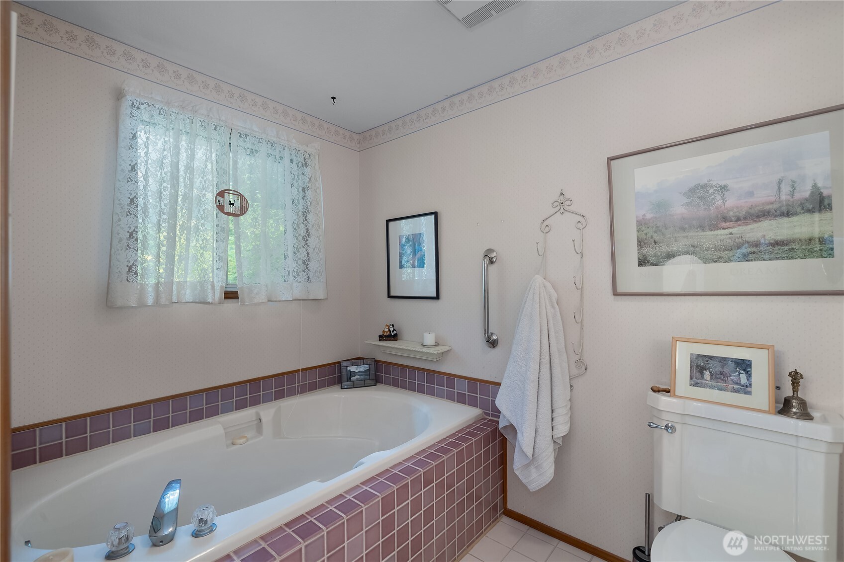 5505 Oyster Bay Road Northwest Olympia, WA 98502 - Photo 16 of 40 a bathroom with a tub and toilet