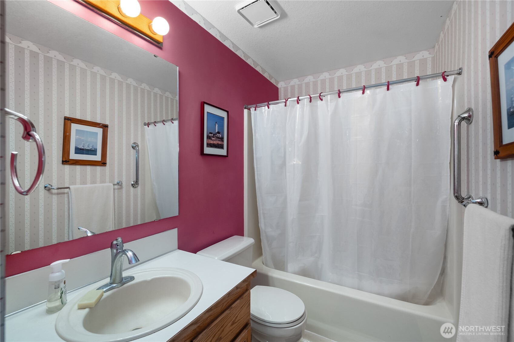 5505 Oyster Bay Road Northwest Olympia, WA 98502 - Photo 18 of 40 a bathroom with a sink toilet and shower
