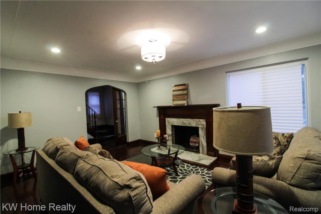 16769 Sunderland Road Detroit, MI 48219 - Photo 8 of 19 Sunderland Livingroom 3.jpeg