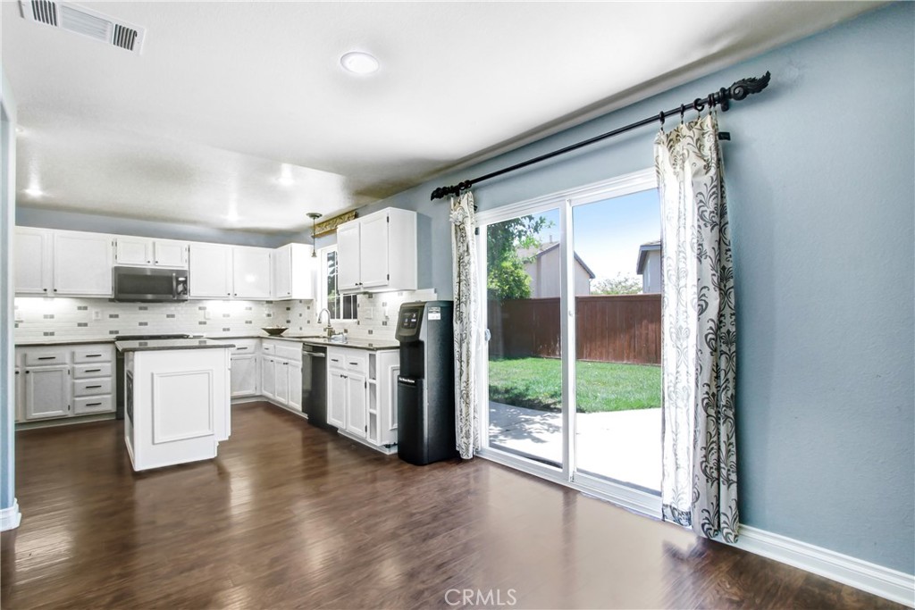 42005 Pine Needle Street Temecula, CA 92591 - Photo 19 of 45 There is a sliding glass door to the private back yard off the kitchen area.