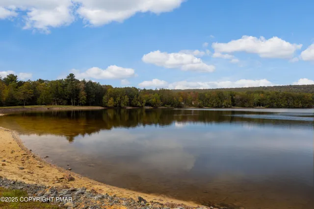 $364,900 | 37 Tamarack Trail, Albrightsville, PA 18210