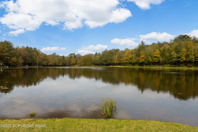 $364,900 | 37 Tamarack Trail, Albrightsville, PA 18210