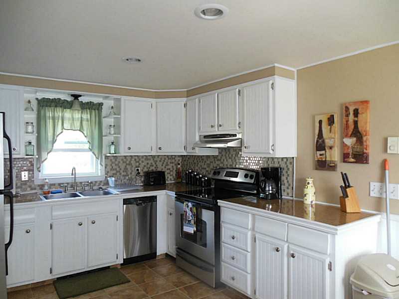 48 Clark Street Westerly, RI 02891 - Photo 4 of 19 Kitchen.
