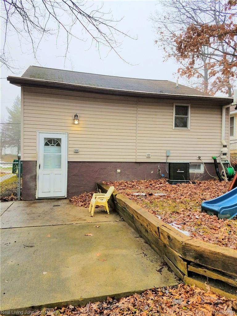 722 North Conklin Road Lake Orion, MI 48362 - Photo 2 of 22 20170103_113929 - Copy - Copy.jpg
