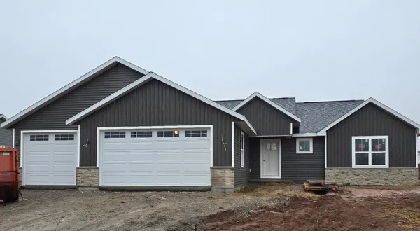 $500,000 | 3375 East Vail Lane, Appleton, WI 54915
