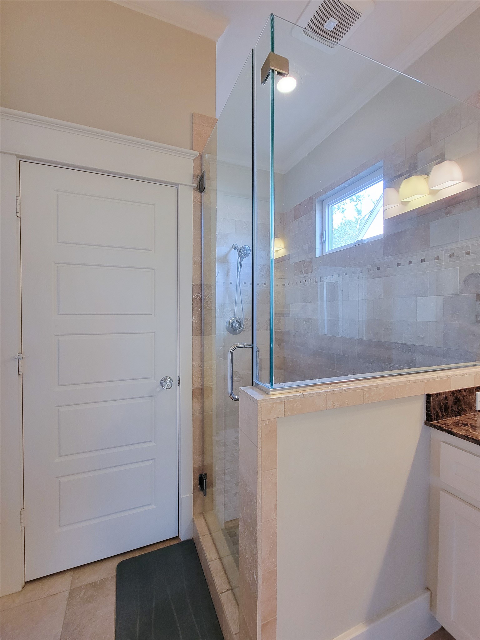 1140 West Cottage Street Houston, TX 77009 - Photo 28 of 37 a bathroom with a shower