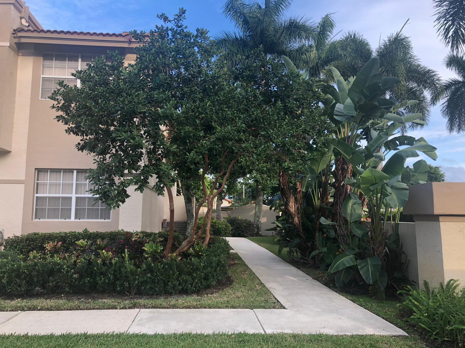 6521 Via Regina, Unit 11 Boca Raton, FL 33433 - Photo 2 of 11 Corner