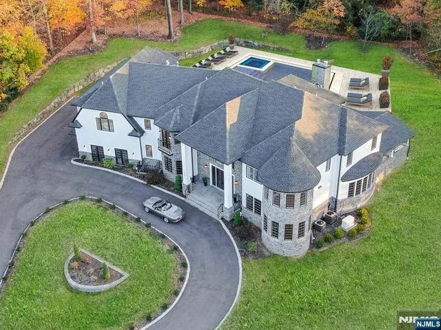 $4,350,000 | 707 Black Hawk Lane, Franklin Lakes, NJ 07417