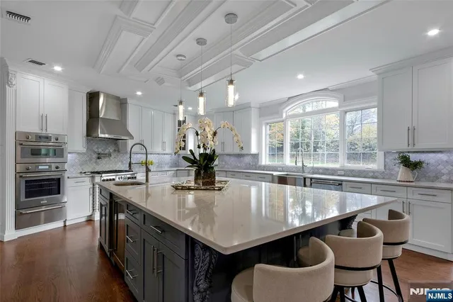 $4,350,000 | 707 Black Hawk Lane, Franklin Lakes, NJ 07417