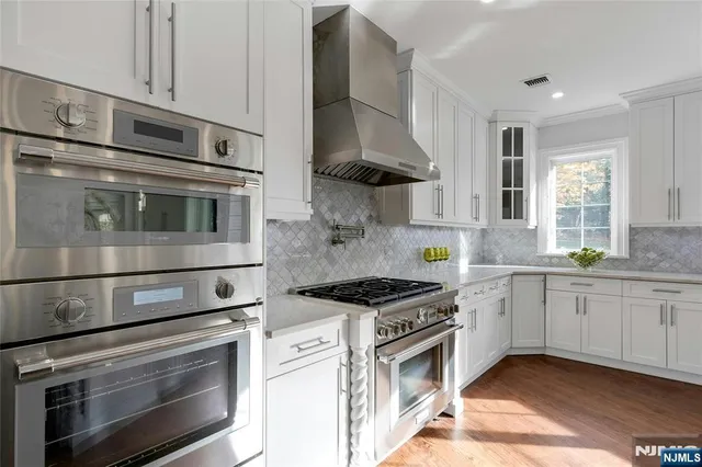 $4,350,000 | 707 Black Hawk Lane, Franklin Lakes, NJ 07417