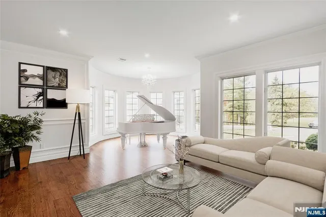 $4,350,000 | 707 Black Hawk Lane, Franklin Lakes, NJ 07417