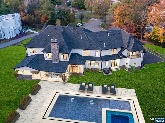 $4,350,000 | 707 Black Hawk Lane, Franklin Lakes, NJ 07417