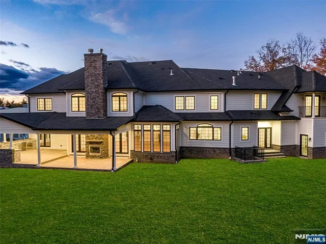 $4,350,000 | 707 Black Hawk Lane, Franklin Lakes, NJ 07417