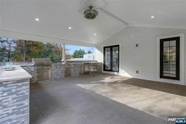 $4,350,000 | 707 Black Hawk Lane, Franklin Lakes, NJ 07417