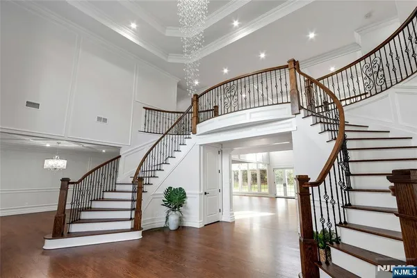 $4,350,000 | 707 Black Hawk Lane, Franklin Lakes, NJ 07417