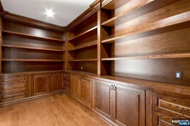 $4,350,000 | 707 Black Hawk Lane, Franklin Lakes, NJ 07417