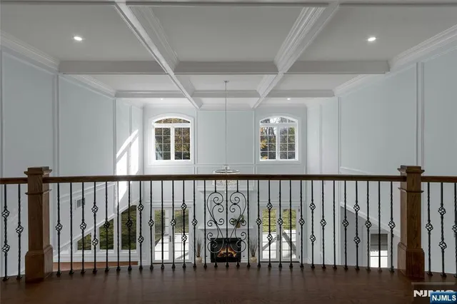 $4,350,000 | 707 Black Hawk Lane, Franklin Lakes, NJ 07417