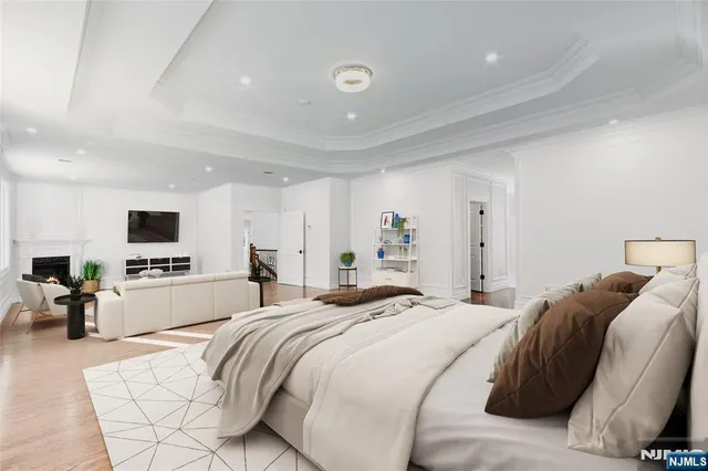 $4,350,000 | 707 Black Hawk Lane, Franklin Lakes, NJ 07417