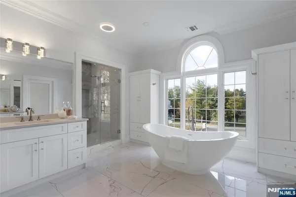 $4,350,000 | 707 Black Hawk Lane, Franklin Lakes, NJ 07417