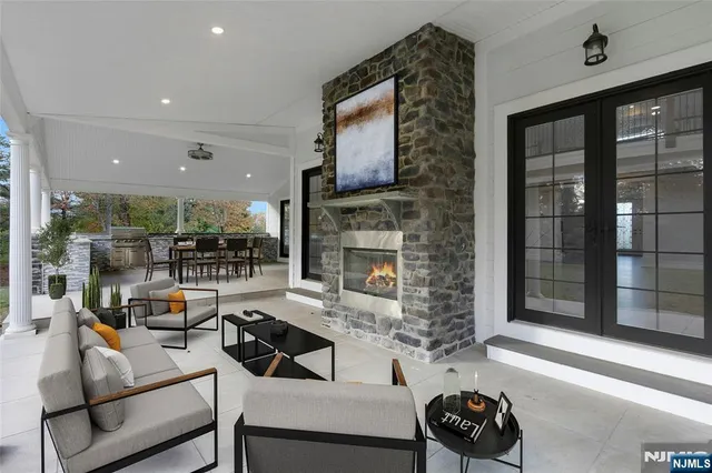 $4,350,000 | 707 Black Hawk Lane, Franklin Lakes, NJ 07417