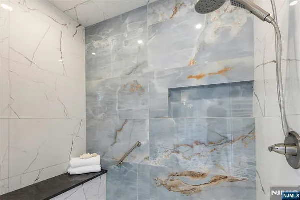 $4,350,000 | 707 Black Hawk Lane, Franklin Lakes, NJ 07417