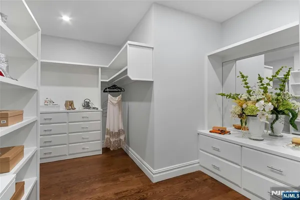 $4,350,000 | 707 Black Hawk Lane, Franklin Lakes, NJ 07417