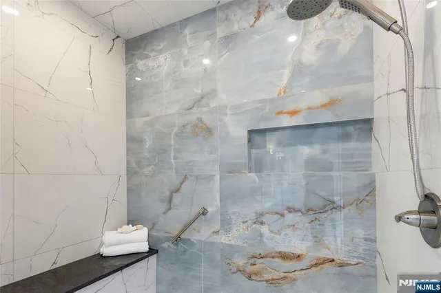 $4,350,000 | 707 Black Hawk Lane, Franklin Lakes, NJ 07417