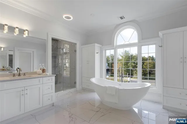 $4,350,000 | 707 Black Hawk Lane, Franklin Lakes, NJ 07417