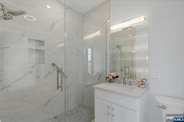 $4,350,000 | 707 Black Hawk Lane, Franklin Lakes, NJ 07417