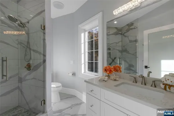 $4,350,000 | 707 Black Hawk Lane, Franklin Lakes, NJ 07417