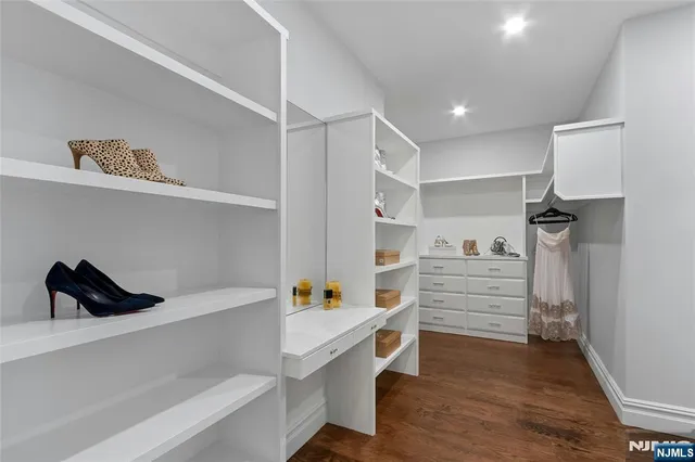 $4,350,000 | 707 Black Hawk Lane, Franklin Lakes, NJ 07417